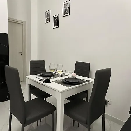 Apartment Elegant & Luxe A 200m Da Stazione E Aereoporto Di *
