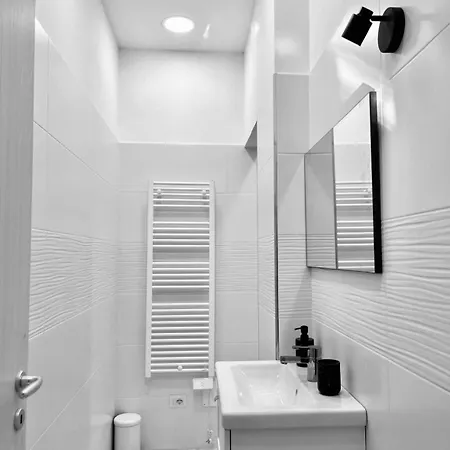Elegant & Luxe A 200m Da Stazione E Aereoporto Di Apartment